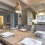 Reetdachhaus Steuerbord & Backbord Reetdachhaus Sandhus Backbord بيت للعطل