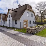 Reetdachhaus Steuerbord & Backbord Reetdachhaus Sandhus Backbord بيت للعطل