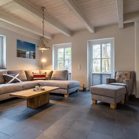 Reetdachhaus Steuerbord & Backbord Reetdachhaus Sandhus Backbord בית נופש