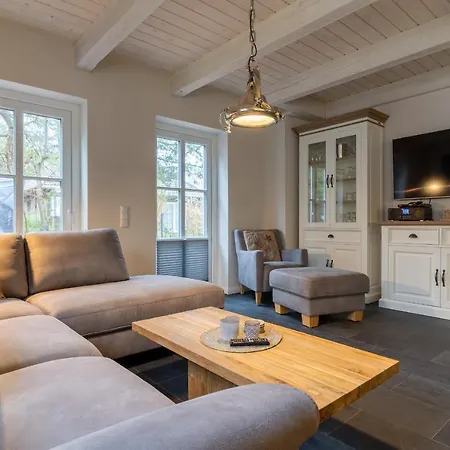 Holiday home Reetdachhaus Steuerbord & Backbord Reetdachhaus Sandhus Backbord Sankt Peter-Ording