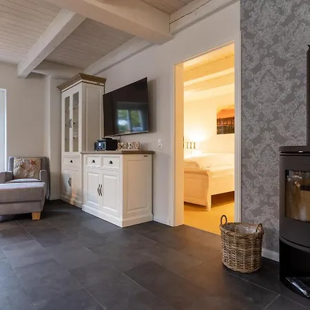 Reetdachhaus Steuerbord & Backbord Reetdachhaus Sandhus Backbord Vakantiehuis Böhl