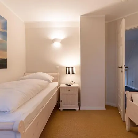 Reetdachhaus Steuerbord & Backbord Reetdachhaus Sandhus Backbord