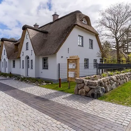 Reetdachhaus Steuerbord & Backbord Reetdachhaus Sandhus Backbord בית נופש