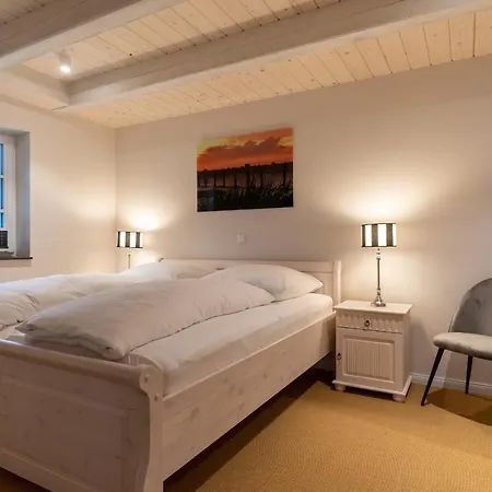 Reetdachhaus Steuerbord & Backbord Reetdachhaus Sandhus Backbord