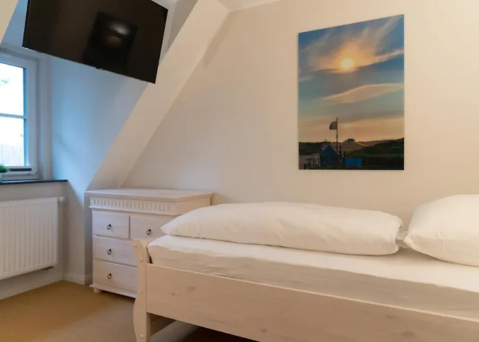 Reetdachhaus Steuerbord & Backbord Reetdachhaus Sandhus Backbord Böhl