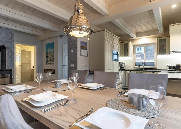 Reetdachhaus Steuerbord & Backbord Reetdachhaus Sandhus Backbord Vakantiehuis