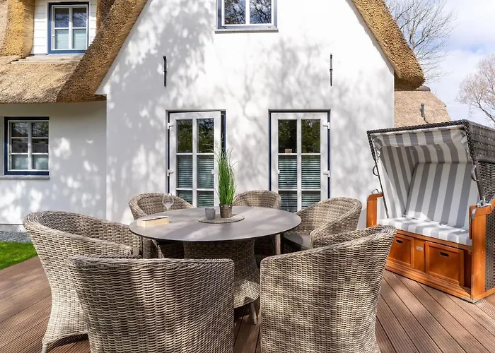 Reetdachhaus Steuerbord & Backbord Reetdachhaus Sandhus Backbord *